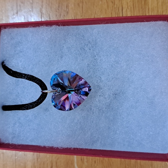 Tropical Orchid Crystal Heart Necklace - Picture 3 of 6